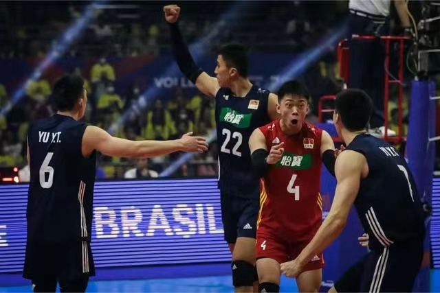中国男排3：0横扫世界第一巴西