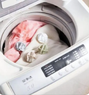 洗衣服用对方法很重要 否则越洗越"脏"