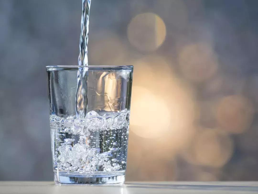 多喝热水真的有用吗？喝热水能提高代谢吗？
