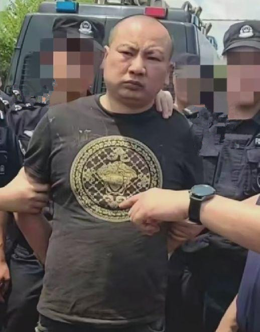 唐山打人案主嫌犯落网：刑拘在逃、7次被执行的老赖