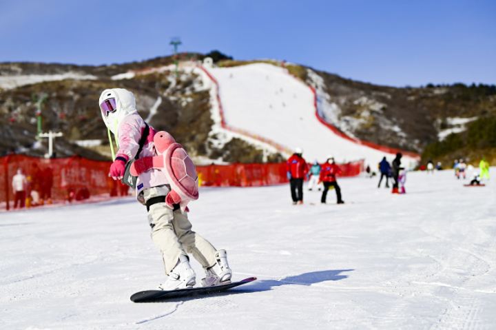 滑雪场建设紧锣密鼓，冰雪运动渐受青睐。“后冬奥”时代，江苏苏
