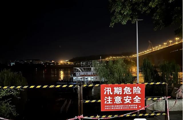 泸州“飞机坝”落水男童仍失联，安全警钟再次敲响