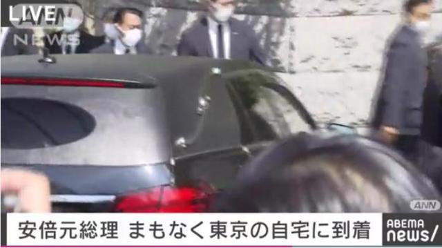 日媒：载有安倍遗体的灵车到达其东京住宅