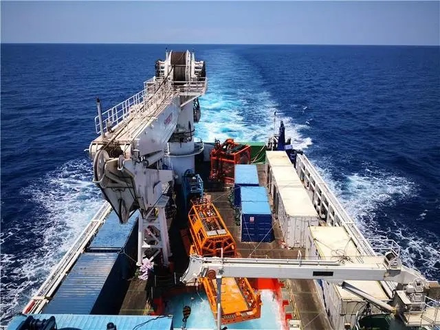 中国刷新世界深海海底钻机钻深记录  231米！